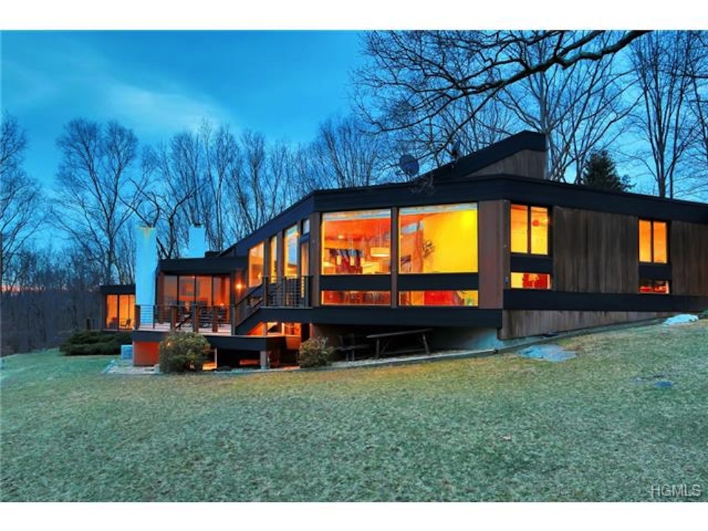 27 Kerry Wood Ln., Chappaqua courtesy of Ted Holmes, Douglass Elliman