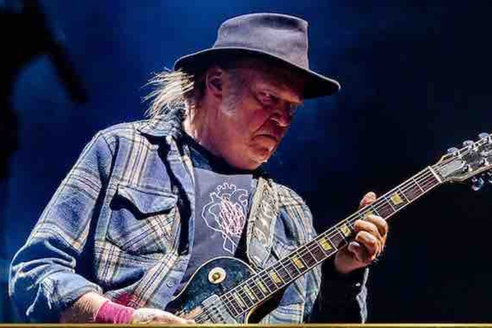 Capitol Theatre: Neil Young and The Chrome Hearts